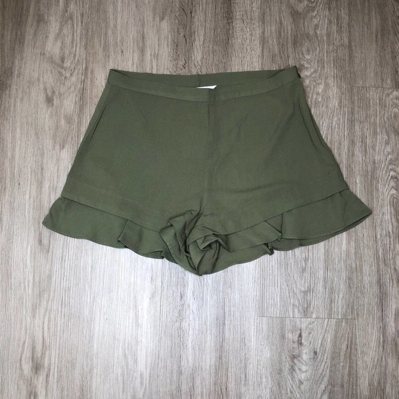 Jack by BB Dakota Pants - Jack by BB Dakota Women's Olive Green Ruffle Hem Weekend Warrior Shorts sz 6